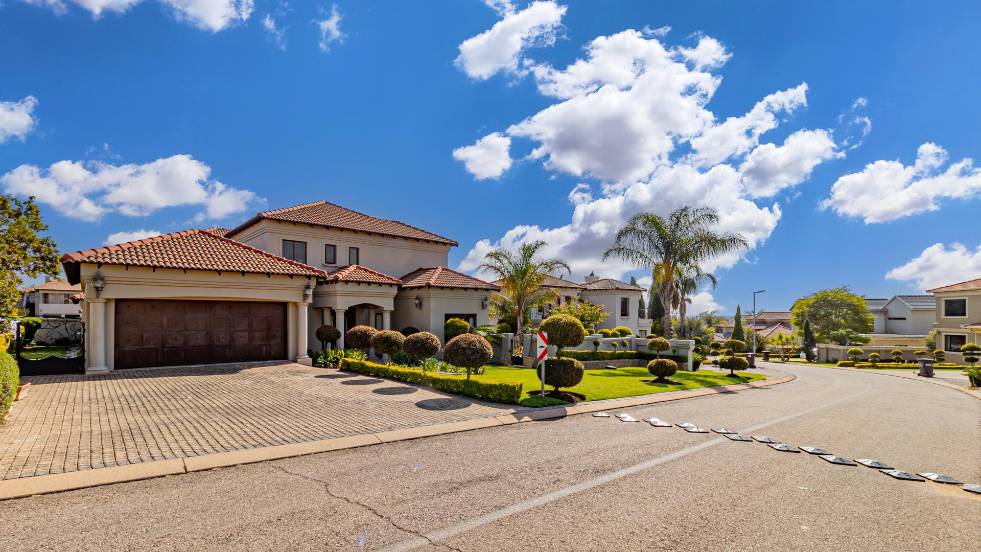 5 Bedroom House for sale in Sagewood P24114404143