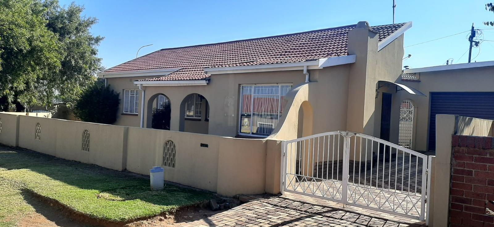 4 Bedroom House for sale in Riverlea 1 Cherwora Street P24114454218