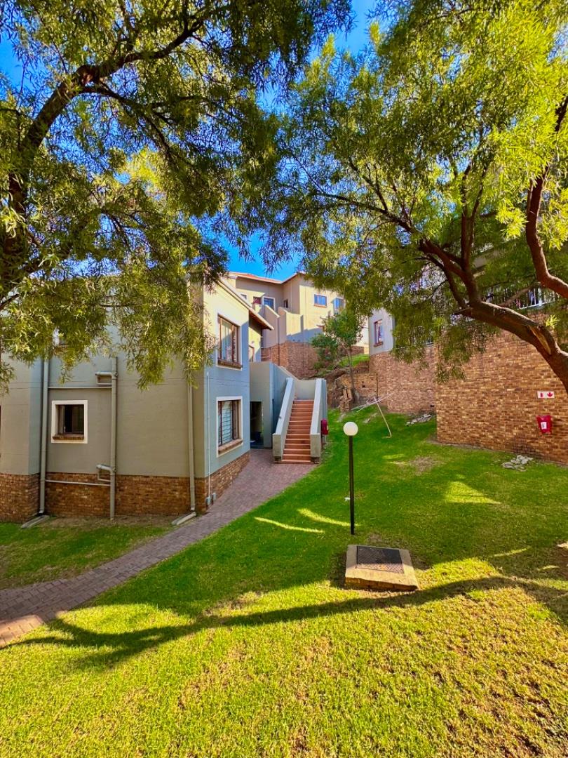 2 Bedroom Apartment / flat for sale in Winchester Hills 60 Swartgoud