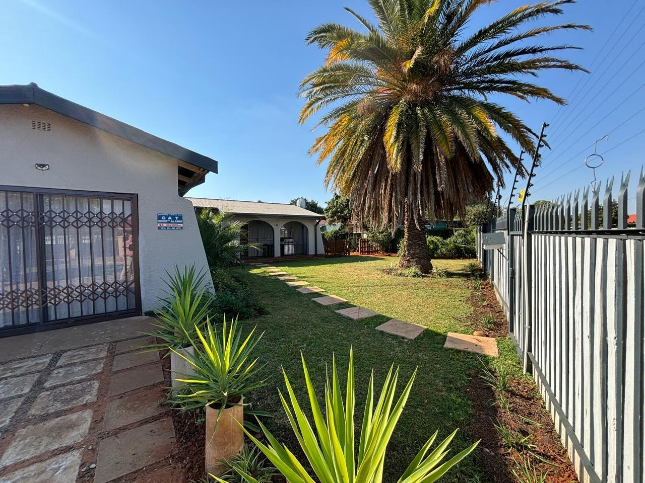 4 Bedroom House for sale in Carters Glen P24114456147