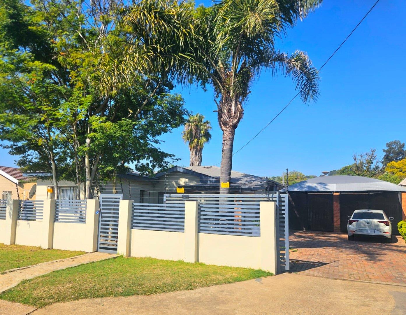 3 Bedroom House for sale in Silverton P24114456307