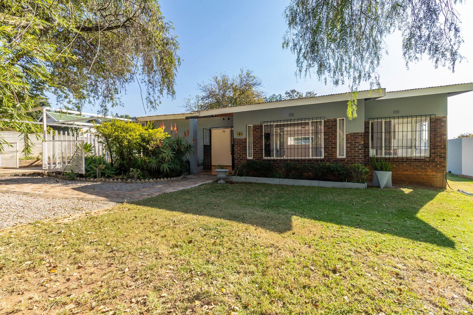 4 Bedroom House for sale in Fontainebleau P24114456424