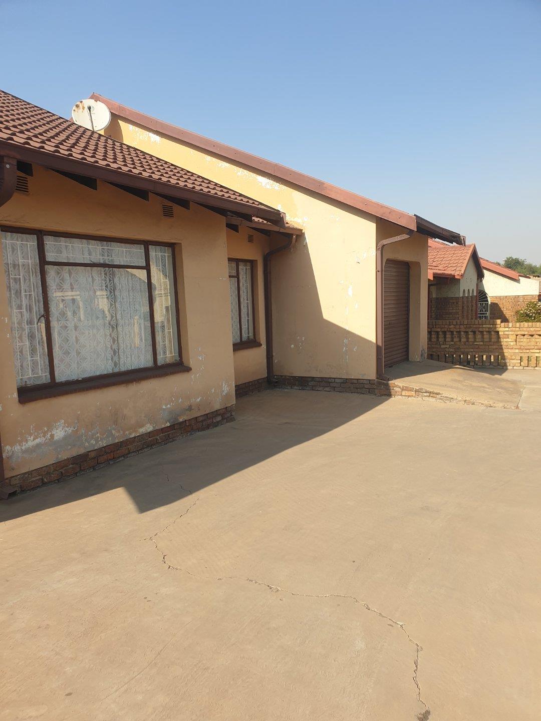 4 Bedroom House for sale in Ackerville P24114457191