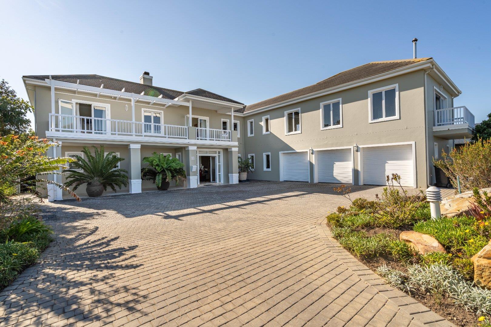 5 Bedroom House for sale in Pezula Golf Estate P24114457520