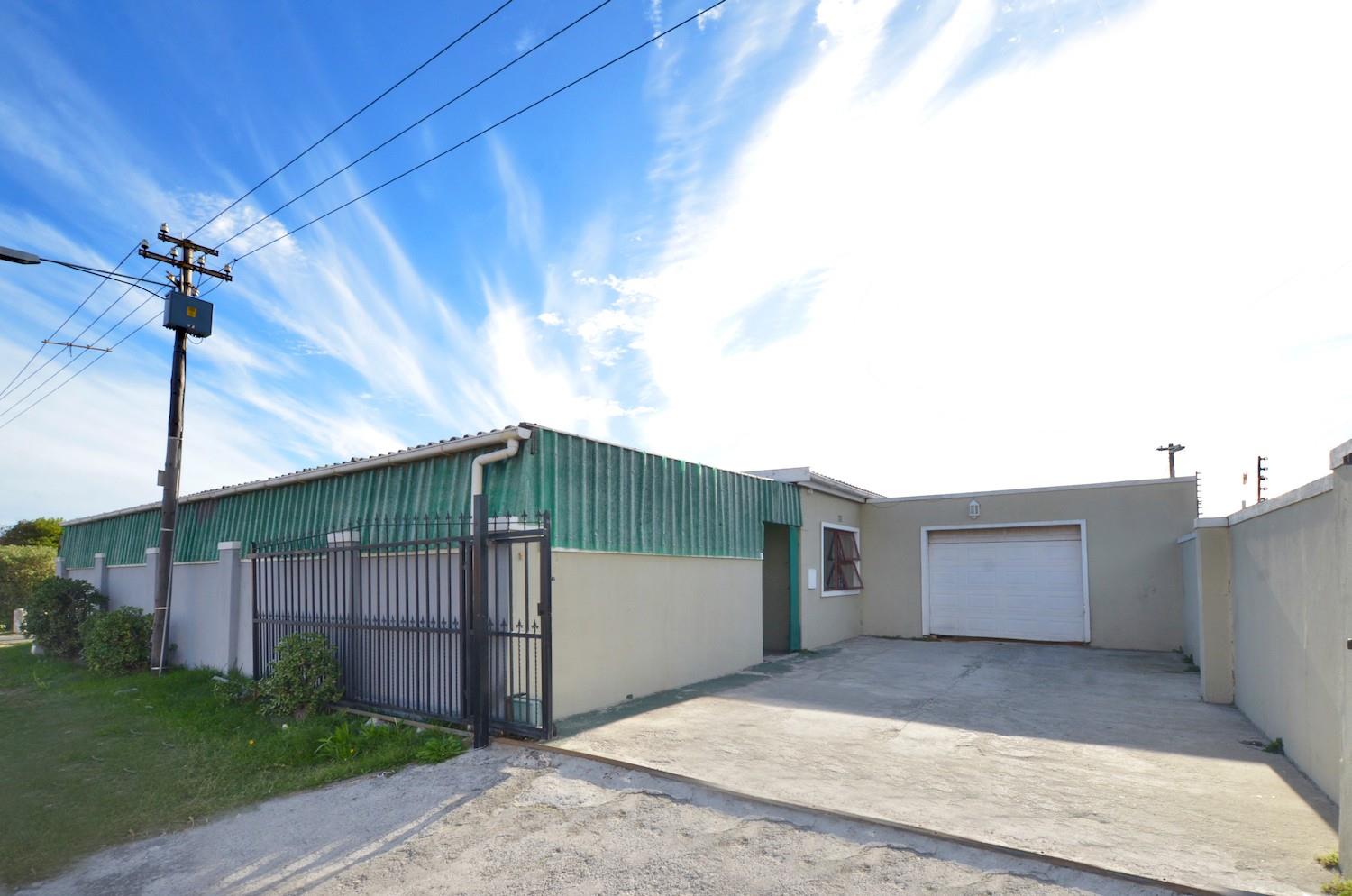 5 Bedroom House for sale in Grassy Park P24114457682