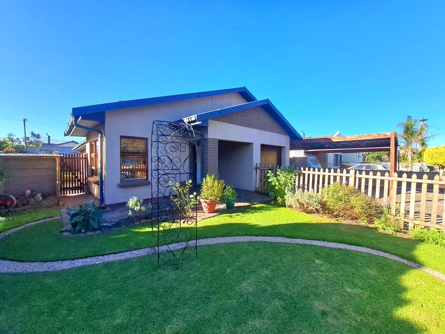 4 Bedroom House for sale in East 9, 9 Reghoek Street P24