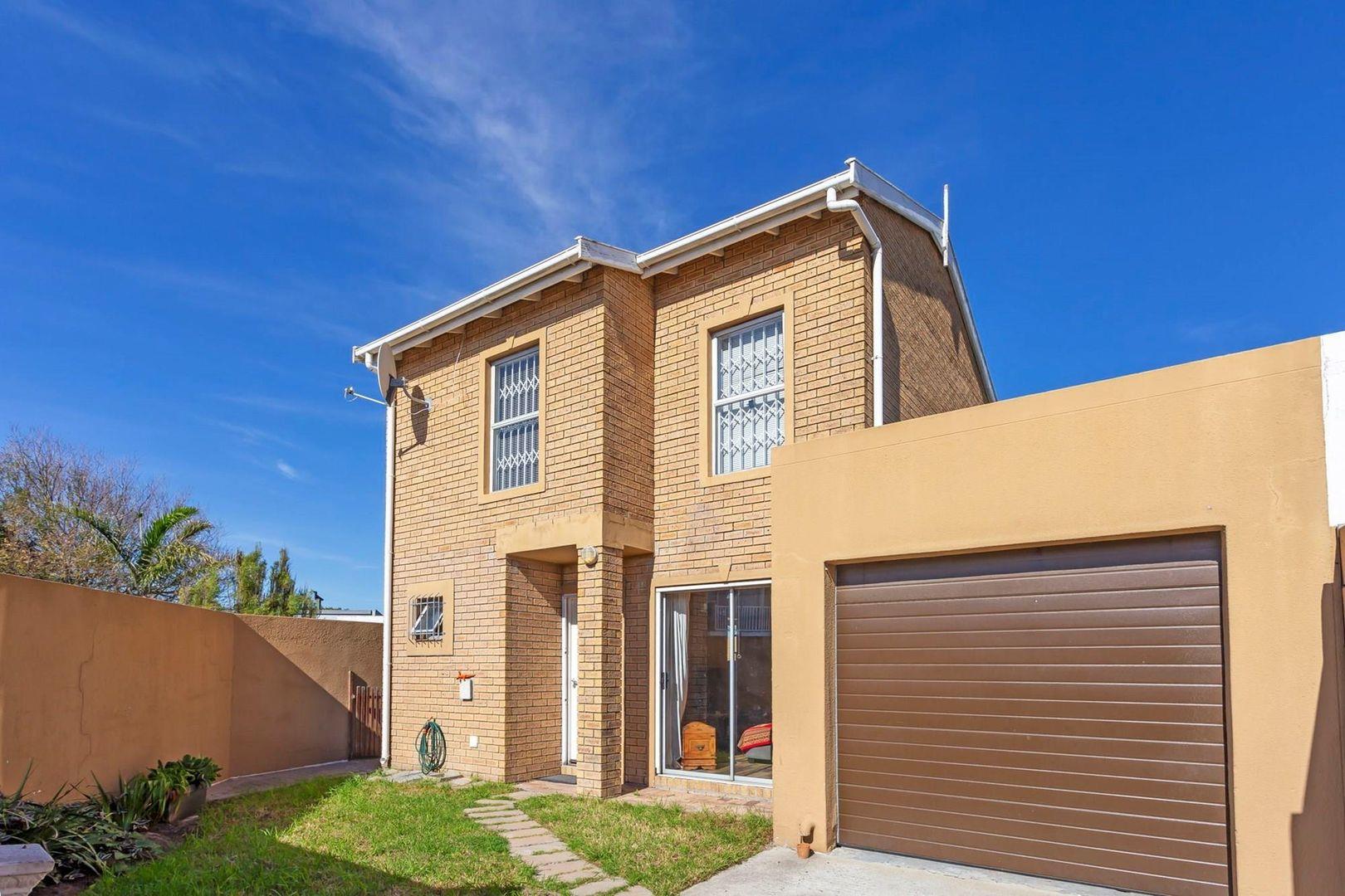 2 Bedroom House for sale in Kenilworth 49 Stirrup Crescent P24