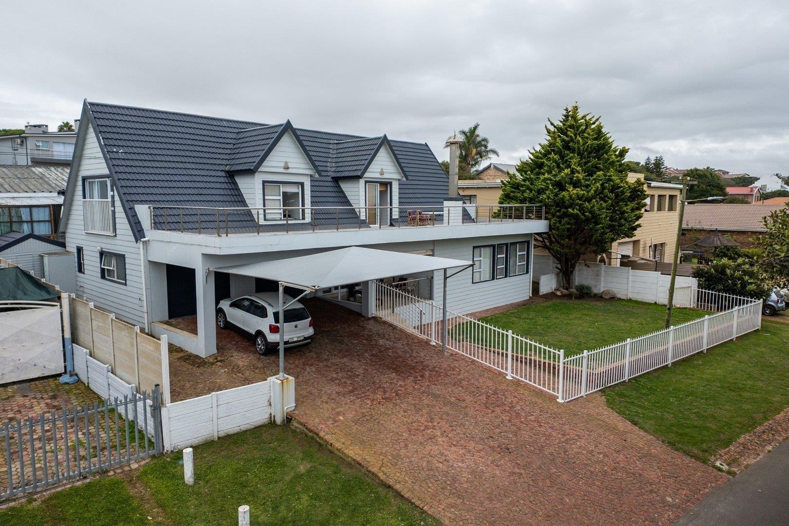 5 Bedroom House for sale in Hartenbos Central 15 Oranjeweg P24