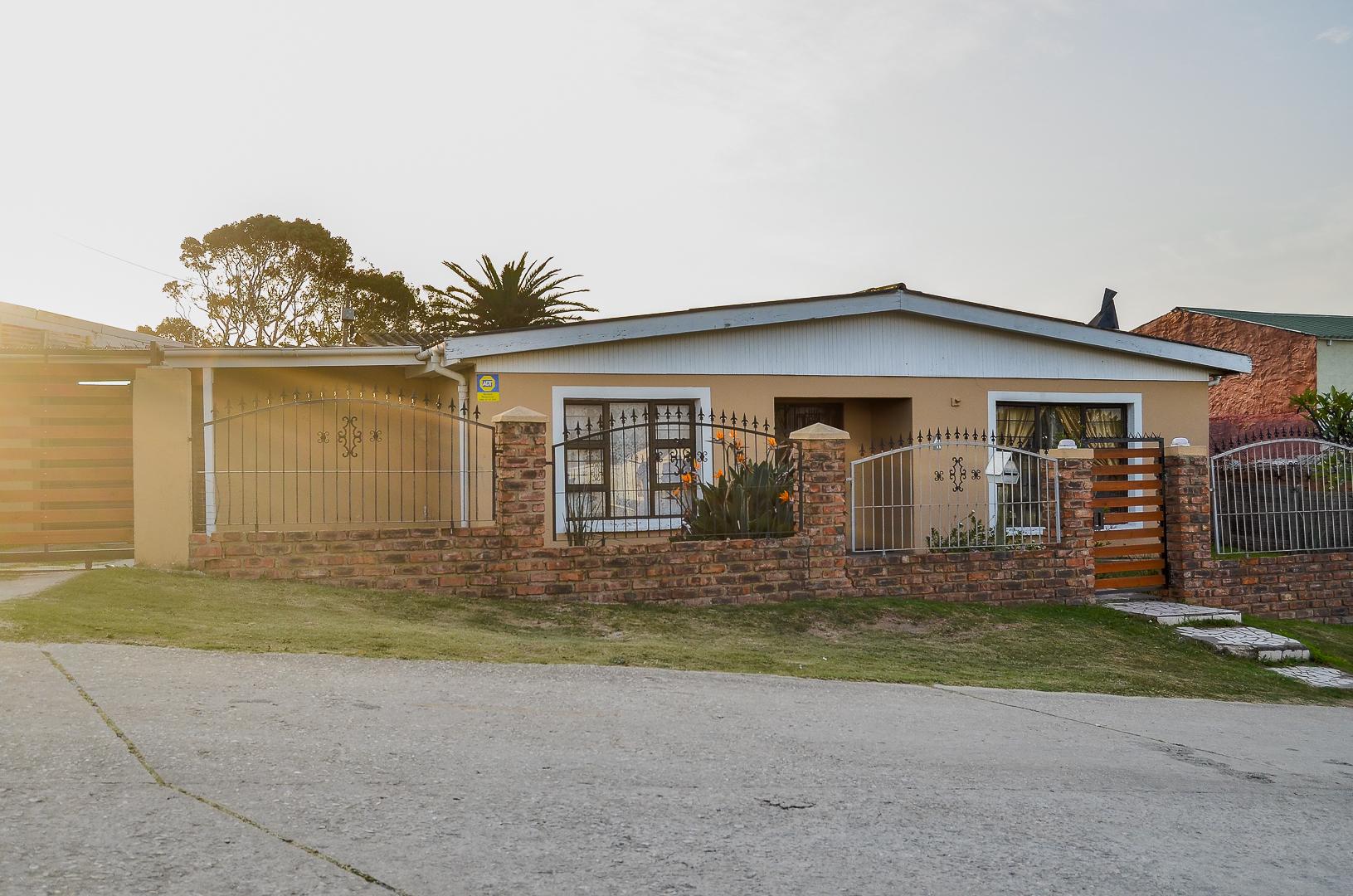 West End, Port Elizabeth Property Property and houses for sale in