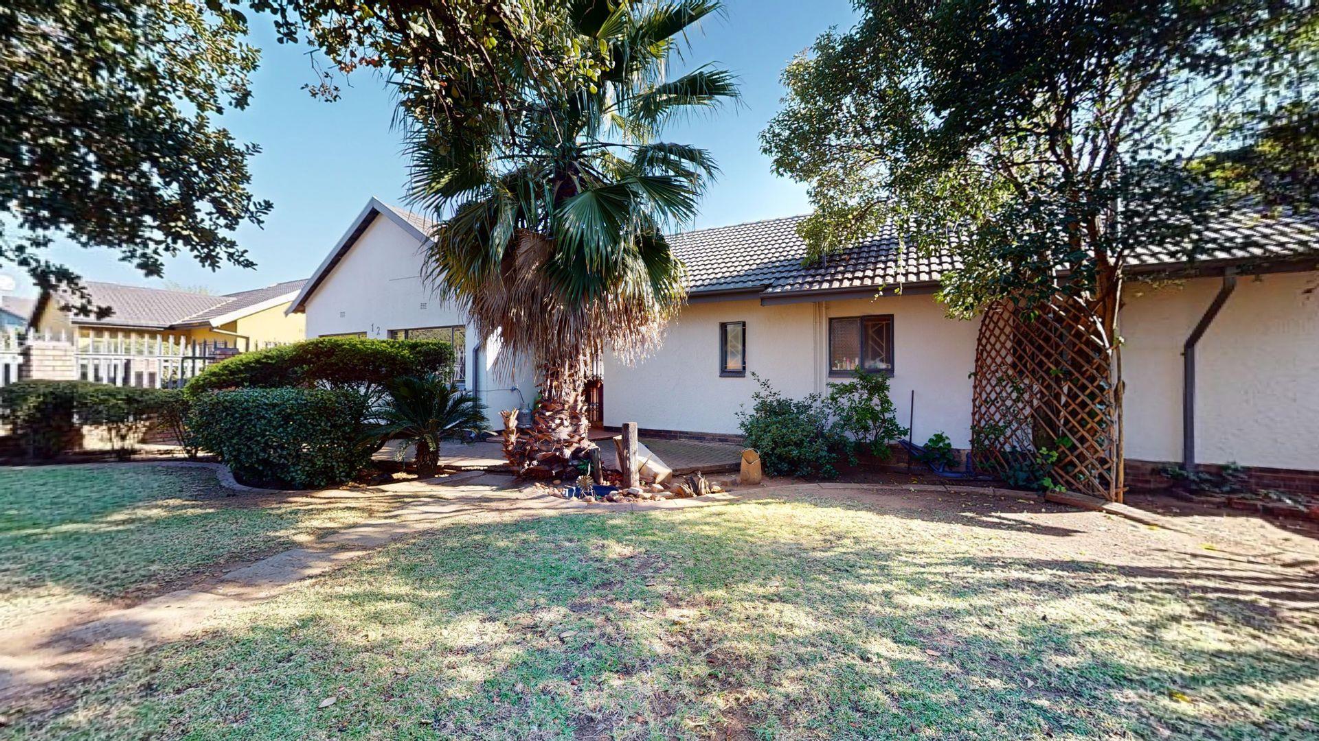 4 Bedroom House for sale in Witfield P24114459683