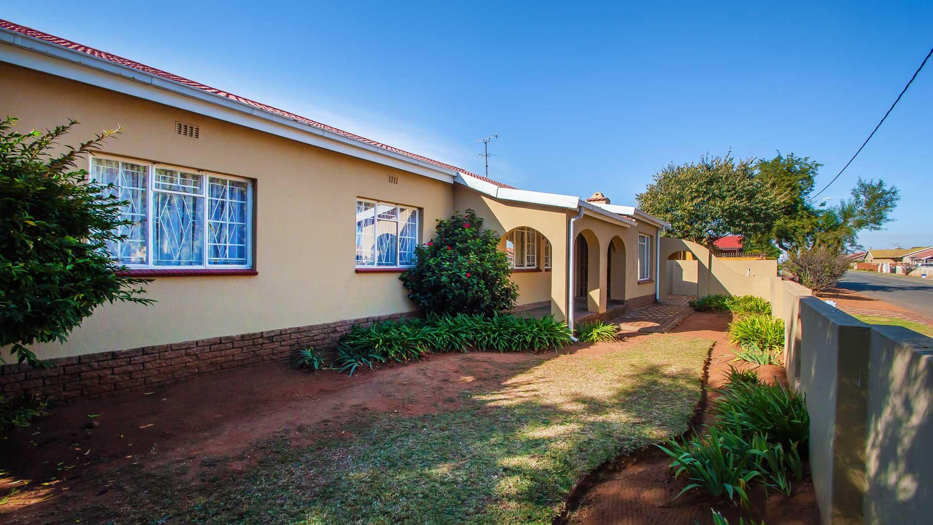 Riverlea, Johannesburg Property Property and houses for sale in