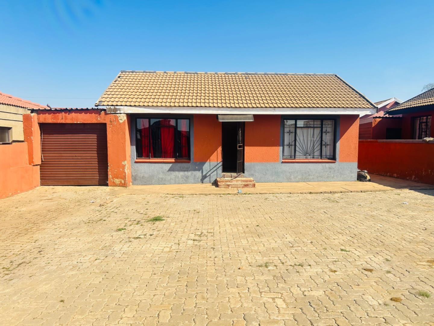 2 Bedroom House for sale in Sebokeng Zone 3 P24114460025