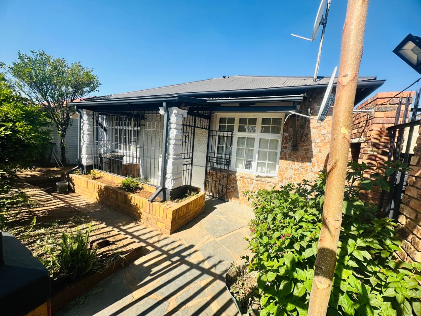 2 Bedroom House for sale in Elsburg P24114461261