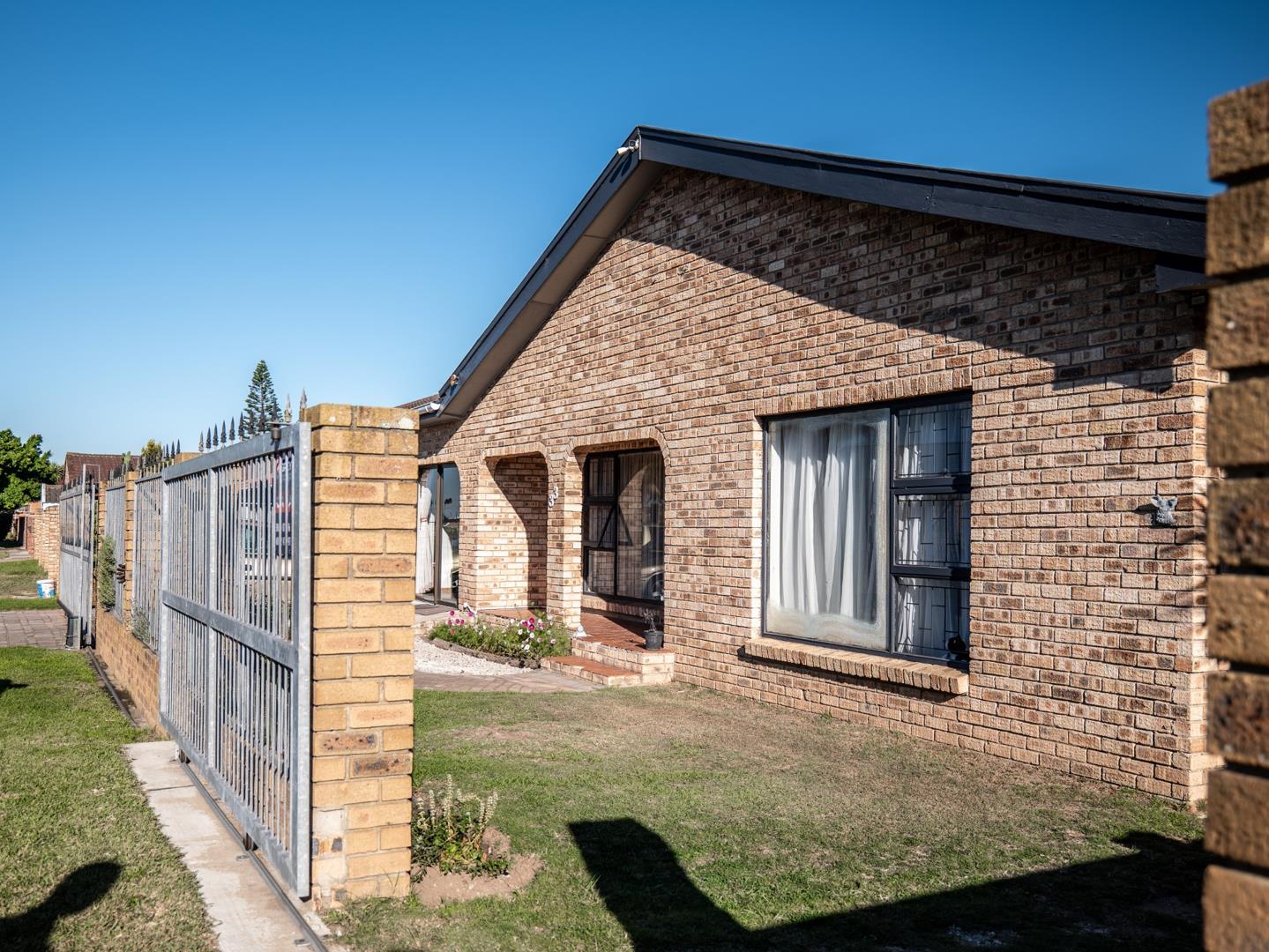 3 Bedroom House for sale in Rowallan Park P24114461548