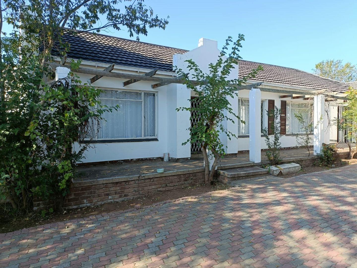 4 Bedroom House for sale in Laurie Dashwood Park 5 Katrivier Street P24114461596