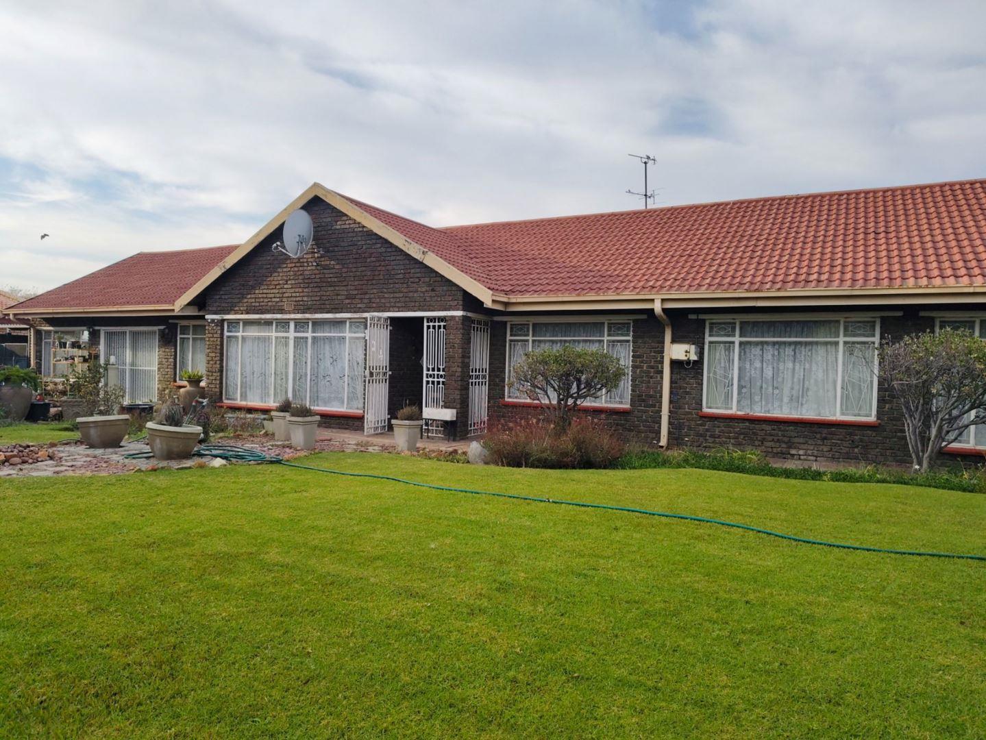 3 Bedroom House for sale in Bedworth Park P24114461625