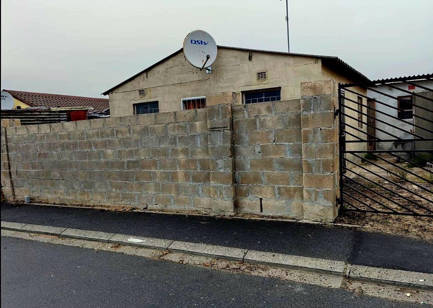 2 Bedroom House for sale in Nyanga P24114461941