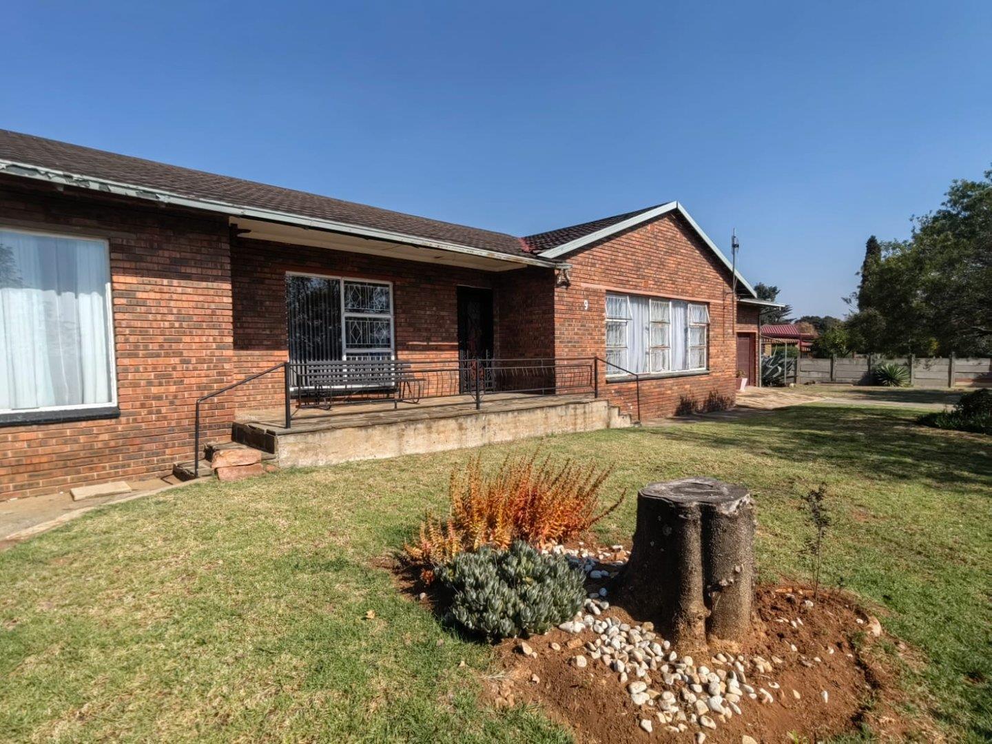 3 Bedroom House for sale in Rensburg P24114463787