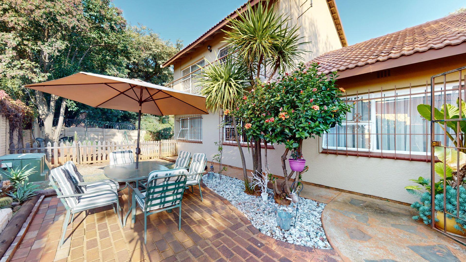 5 Bedroom House for sale in Simmerfield P24114464270