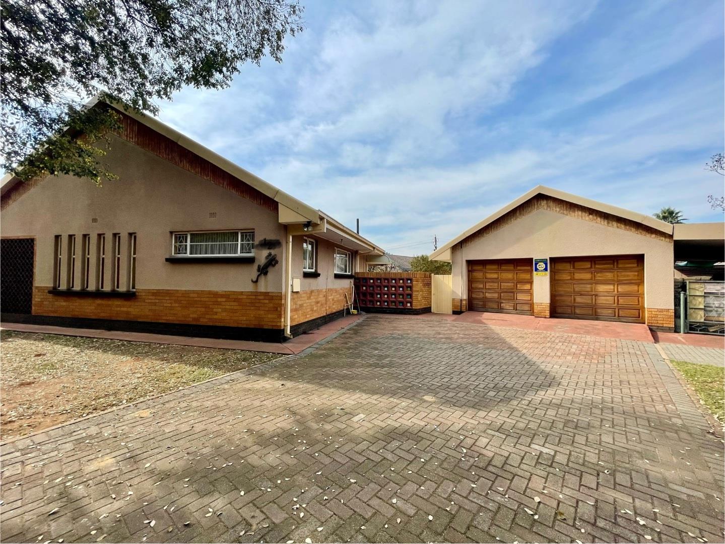 4 Bedroom House for sale in Risiville P24114464403