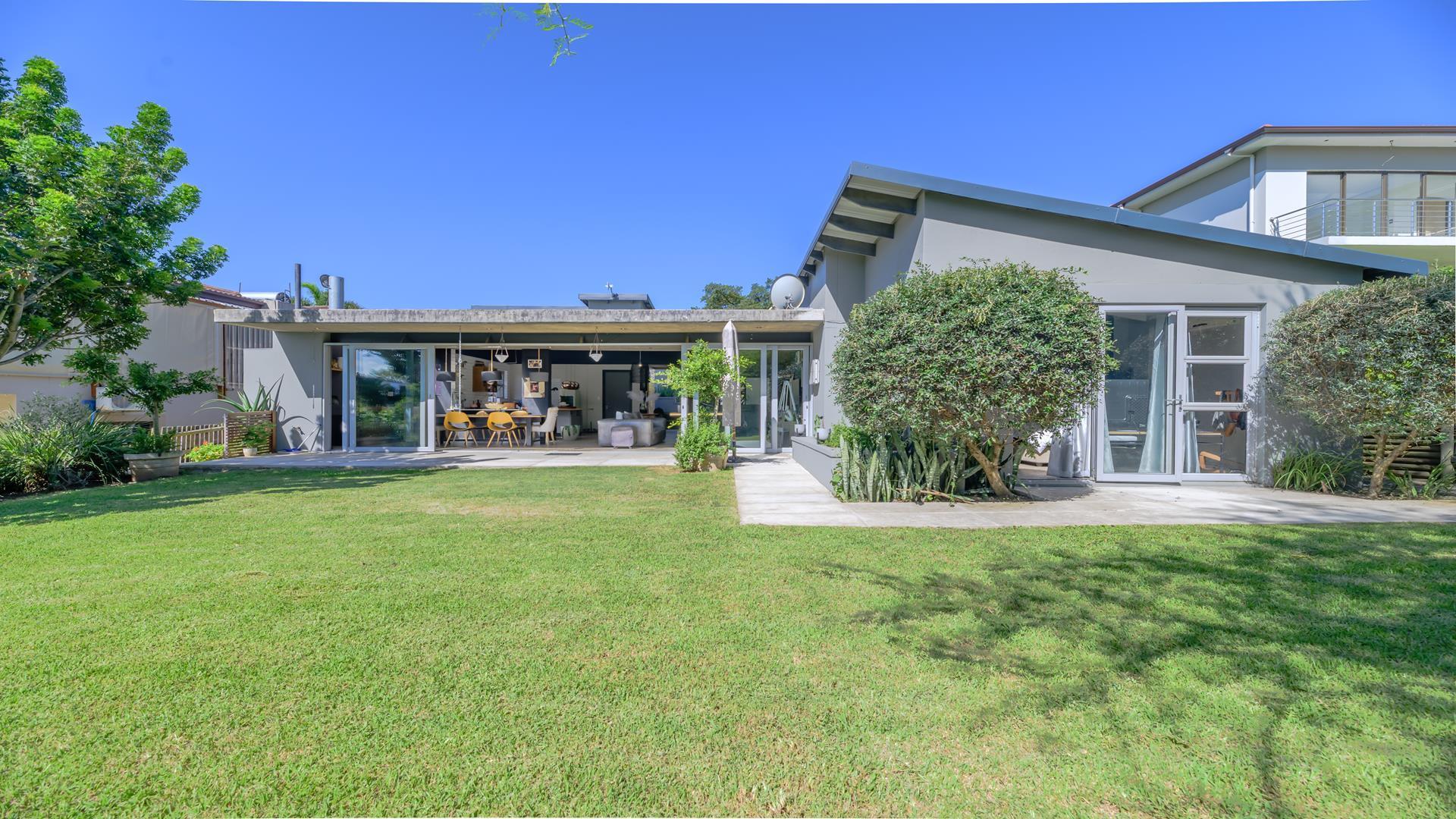 4 Bedroom House for sale in Palm Lakes Estate P24112379136