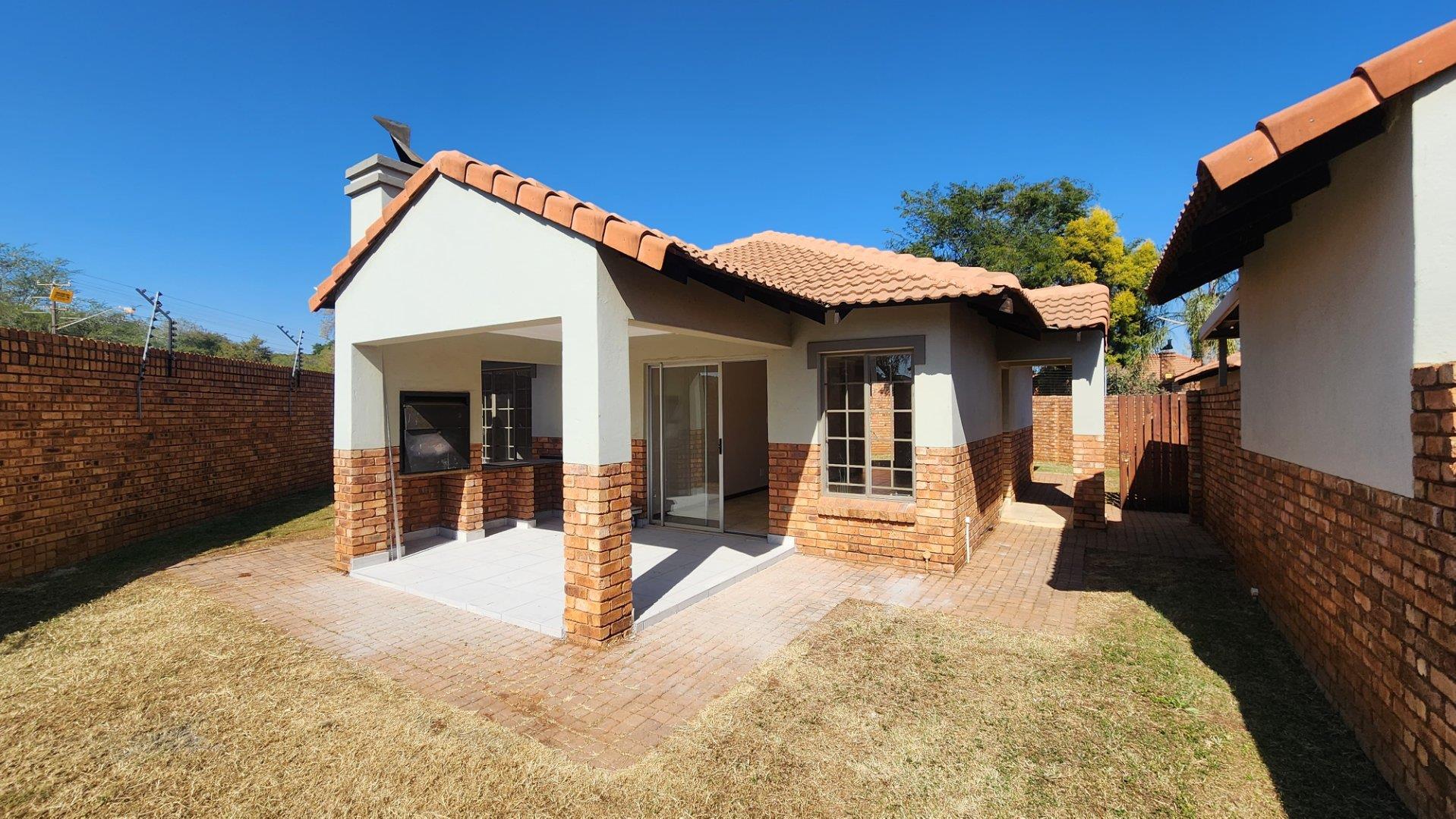 2 Bedroom House for sale in Montana Tuine 1718 Eremomela Avenue , 16