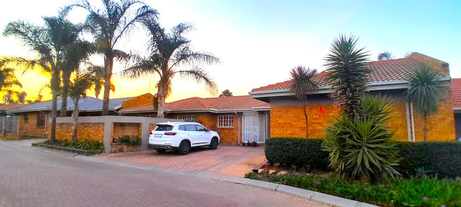 4 Bedroom Townhouse to rent in Ravenswood 110 Tenth Avenue P24