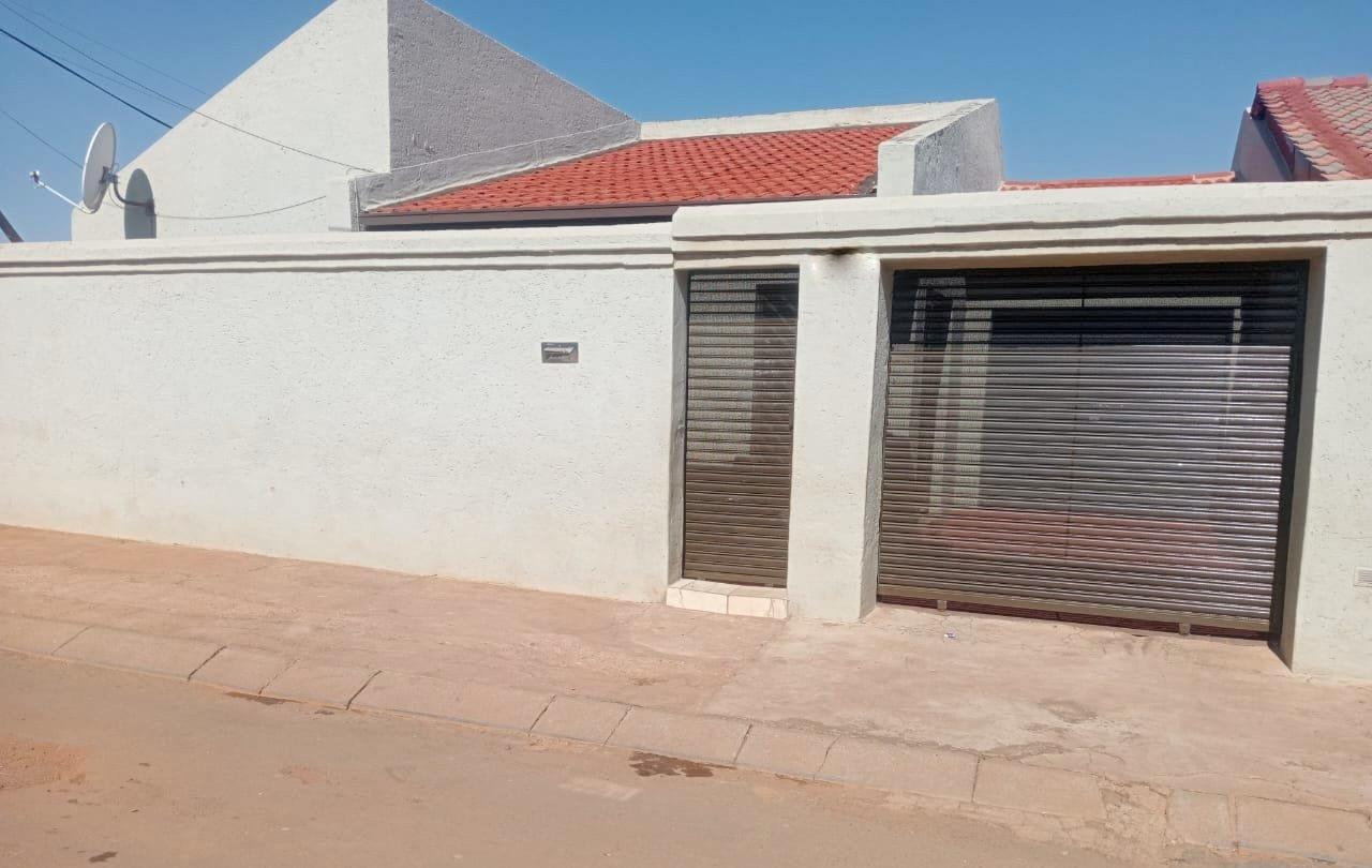 Tladi Property Property and houses for sale in Tladi