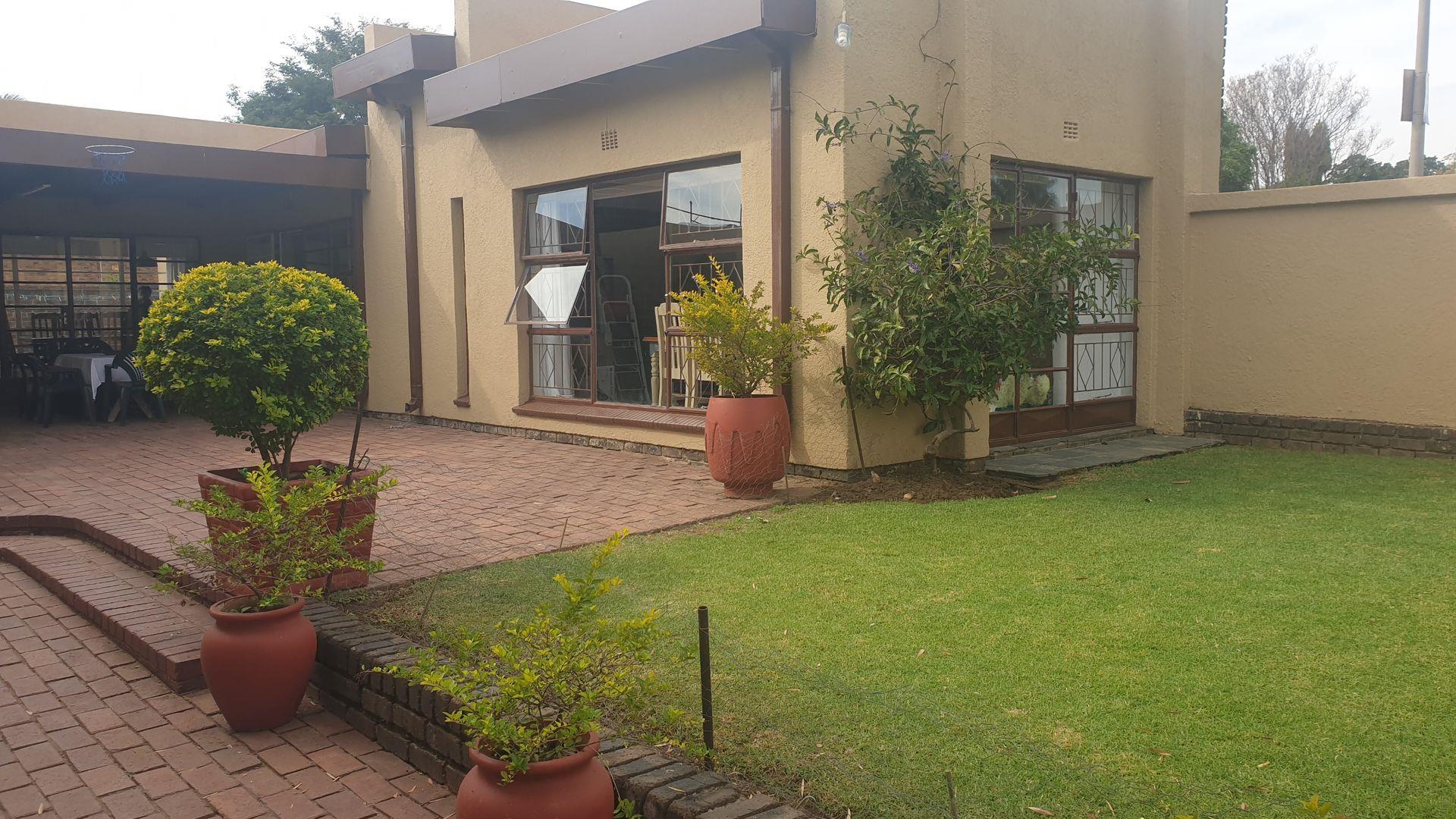 4 Bedroom House for sale in Edenvale Central 57 3rd Avenue P24