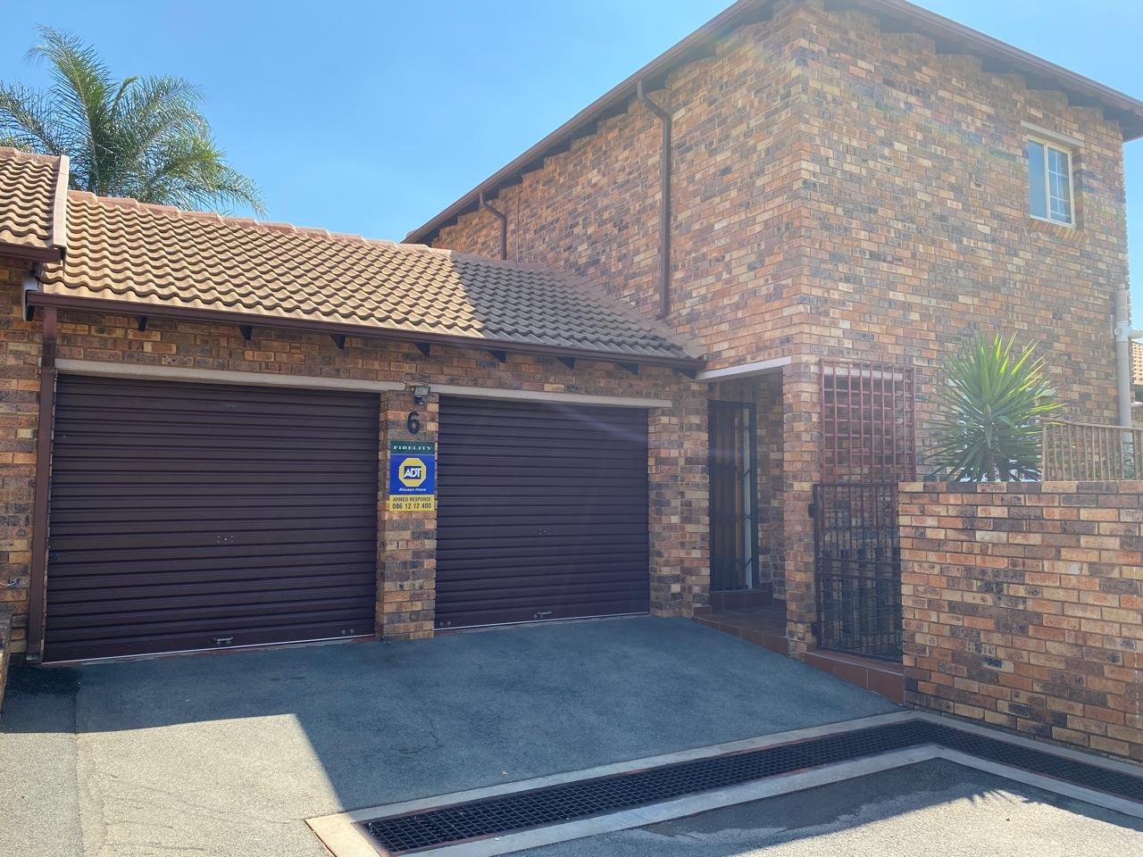 3 Bedroom Townhouse for sale in Sundowner 6, 876 Puttick Avenue P24