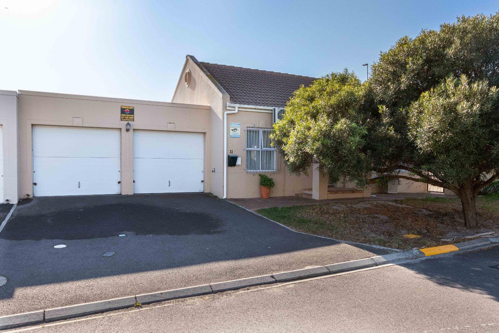 2 Bedroom House for sale in Sunningdale 11 Kingston Close P24114470267