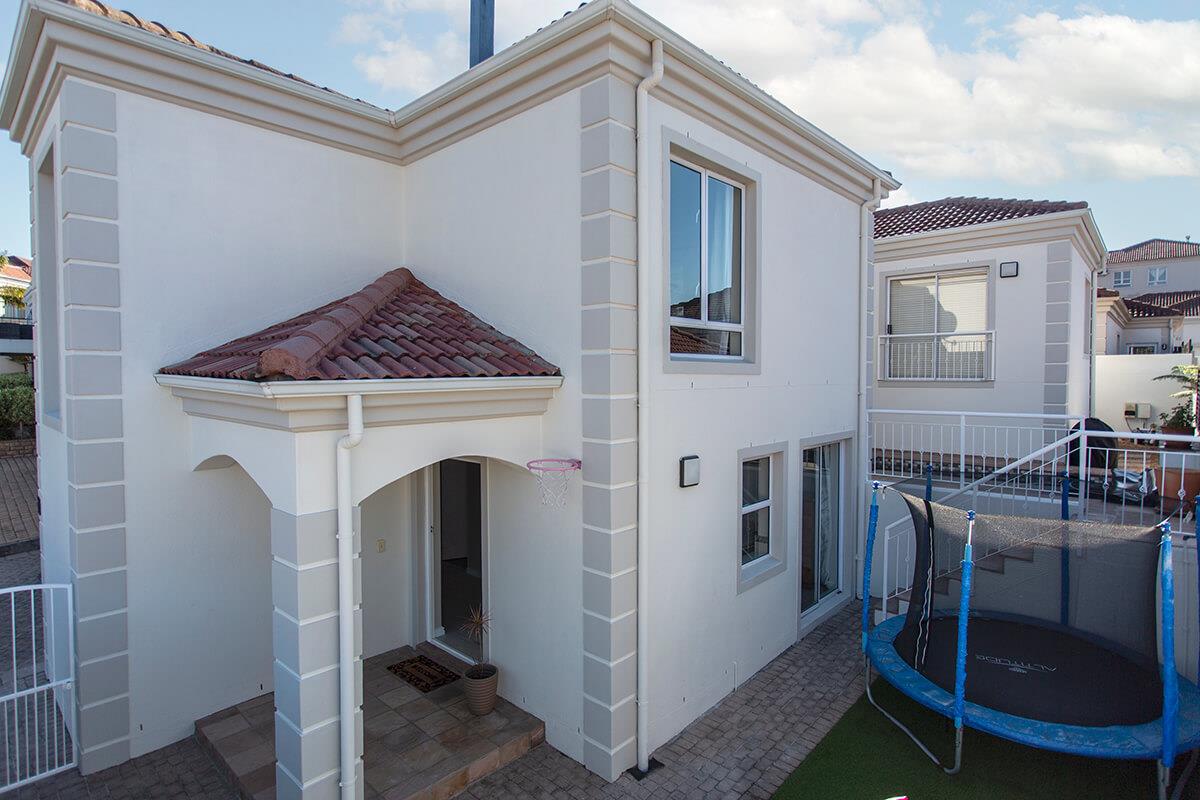 Van Riebeeckshof Property Townhouses for sale in Van Riebeeckshof