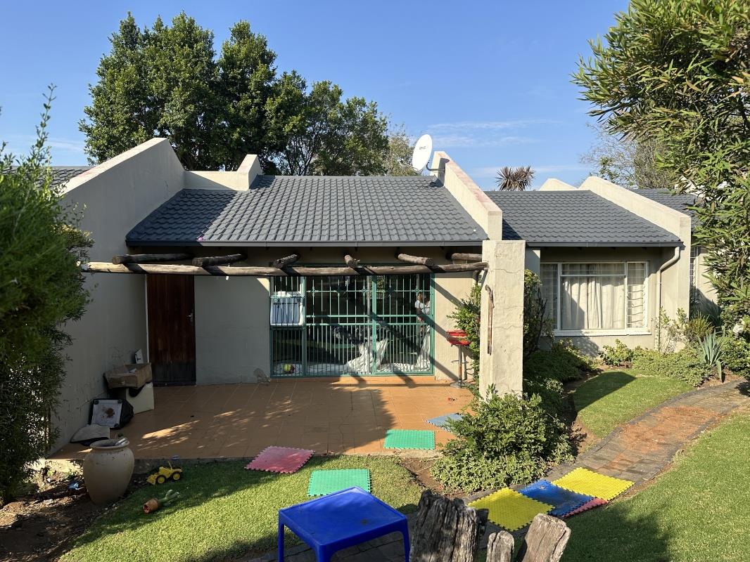 2 Bedroom Townhouse for sale in Sundowner 35 Taurus Road P24114471502