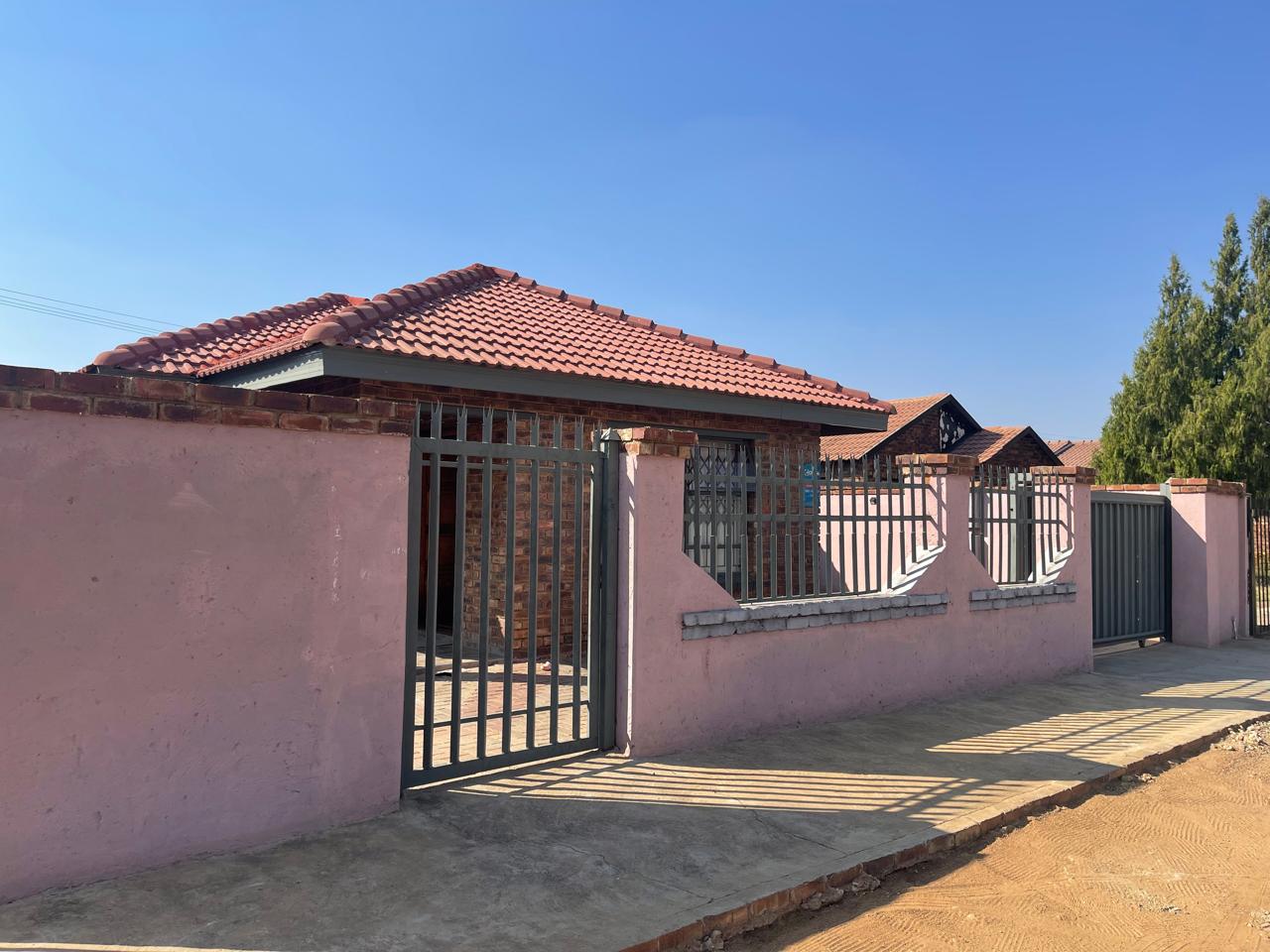 3 Bedroom House for sale in Mmabatho P24114471622