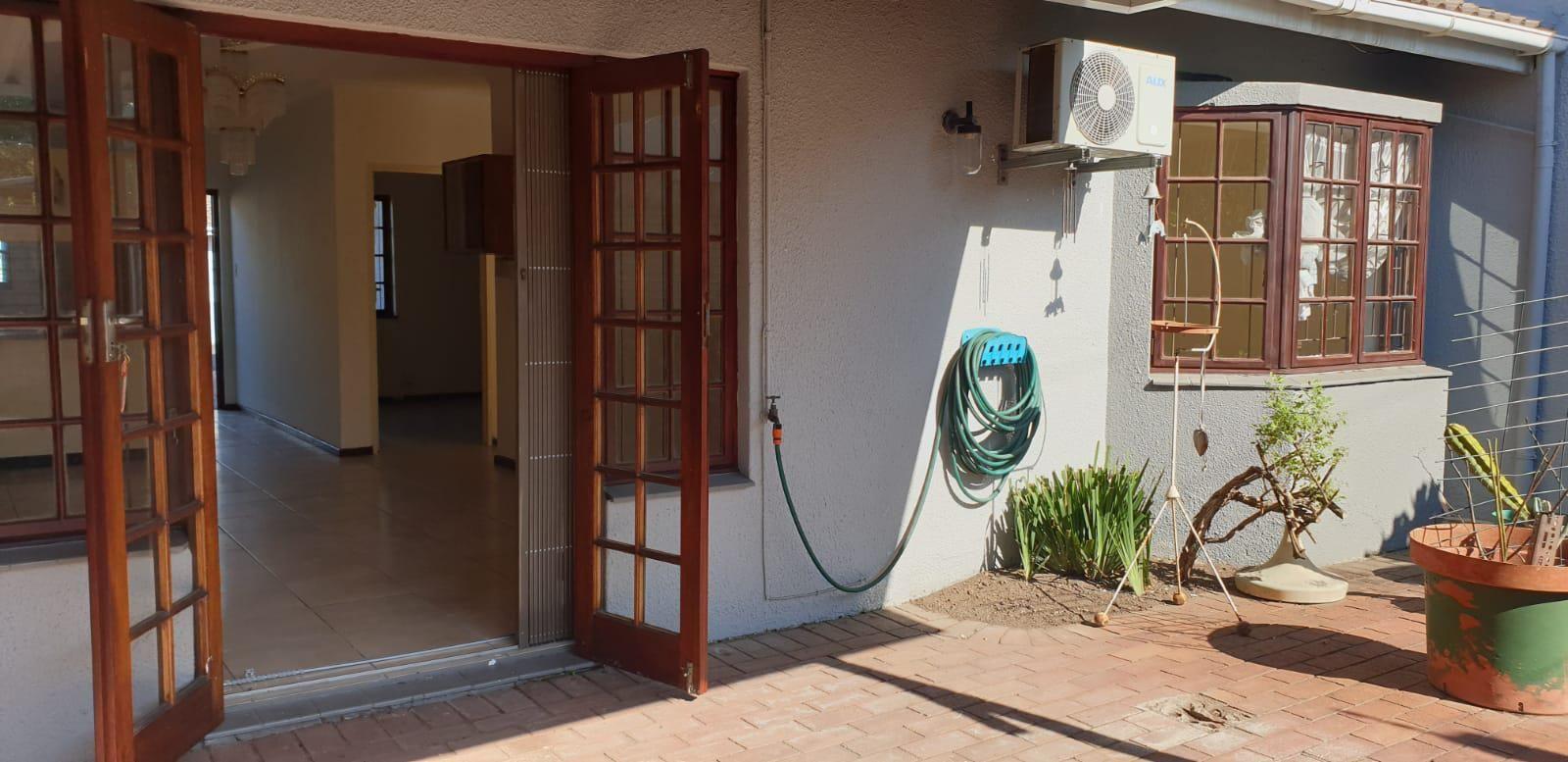 2 Bedroom Townhouse for sale in Sarnia P24114472099