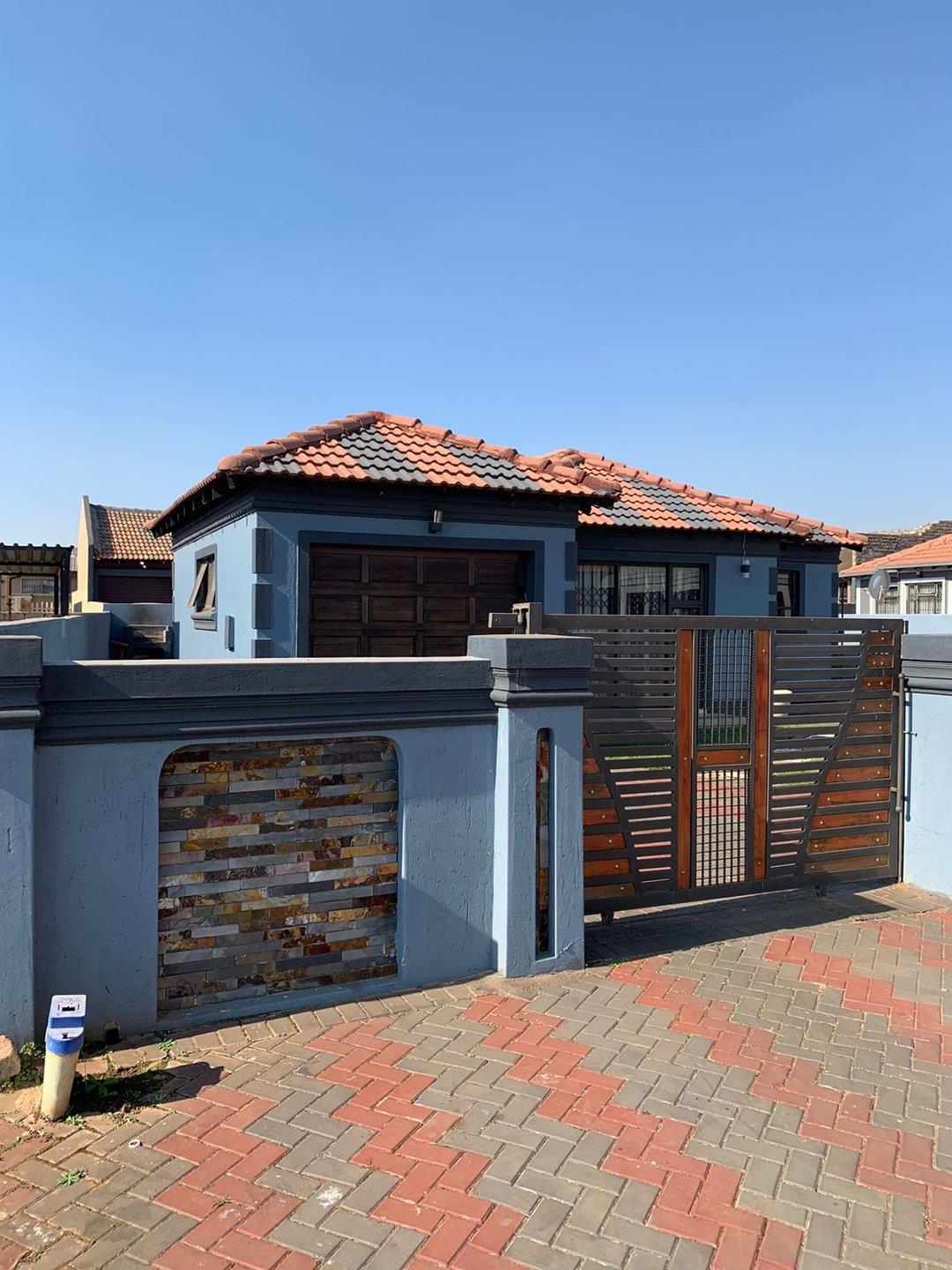 3 Bedroom House for sale in Dawn Park P24114473304