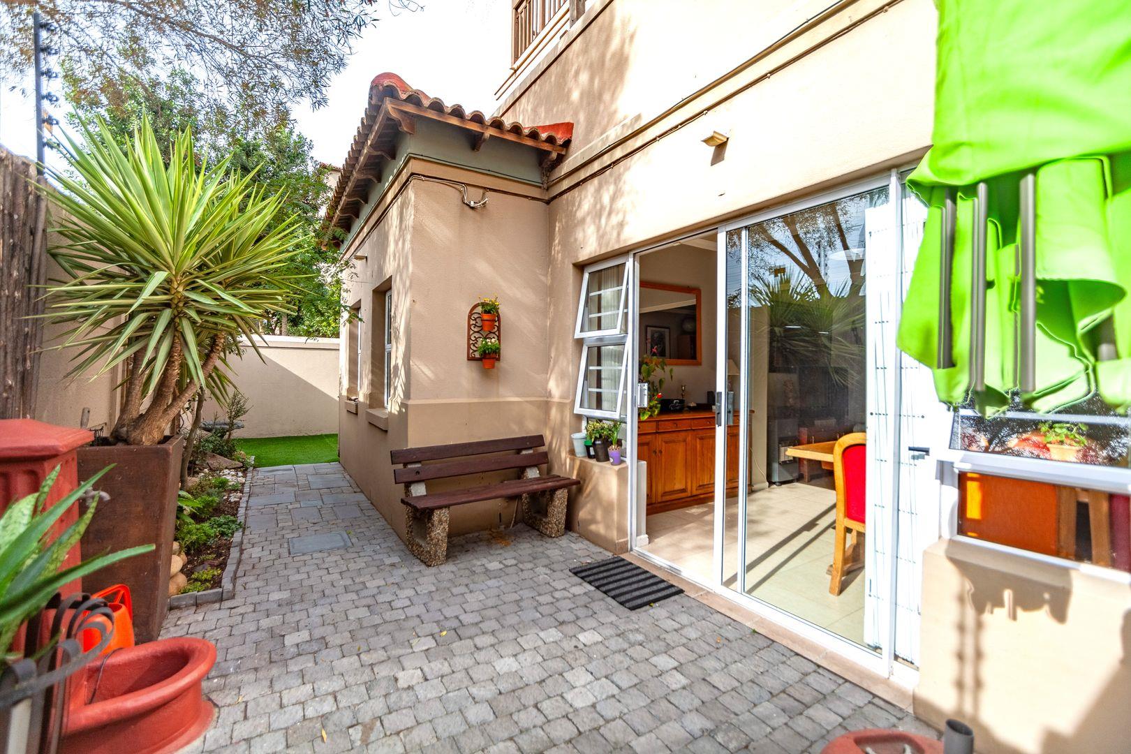 2 Bedroom Apartment / flat for sale in Royal Ascot 1a The Stableyard, 1 Colt Street P24