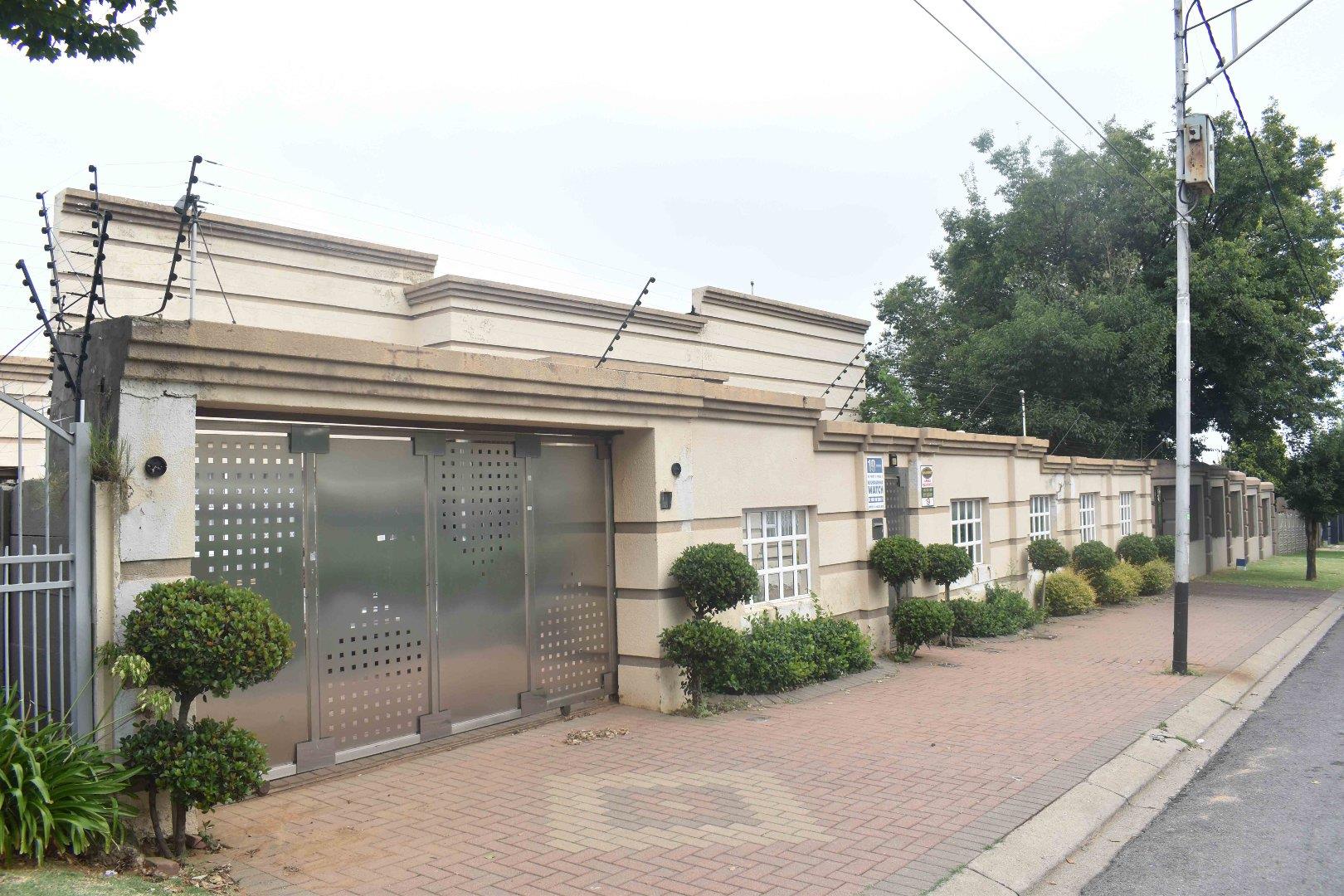 4 Bedroom House for sale in Robertsham 19 Benjamin Street P24114474765