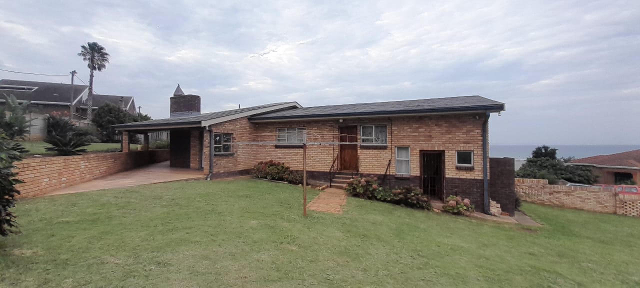 4 Bedroom House for sale in Jeffreys Bay Central P24114476554