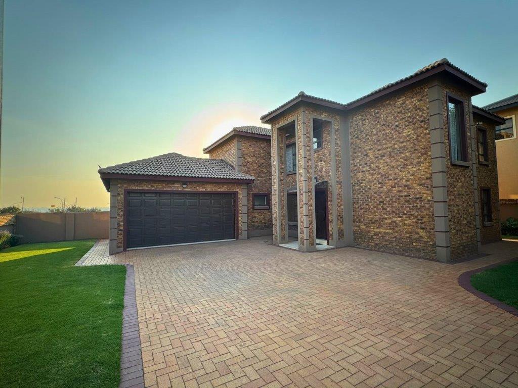 4 Bedroom House for sale in Glen Eagle Estate P24114476702