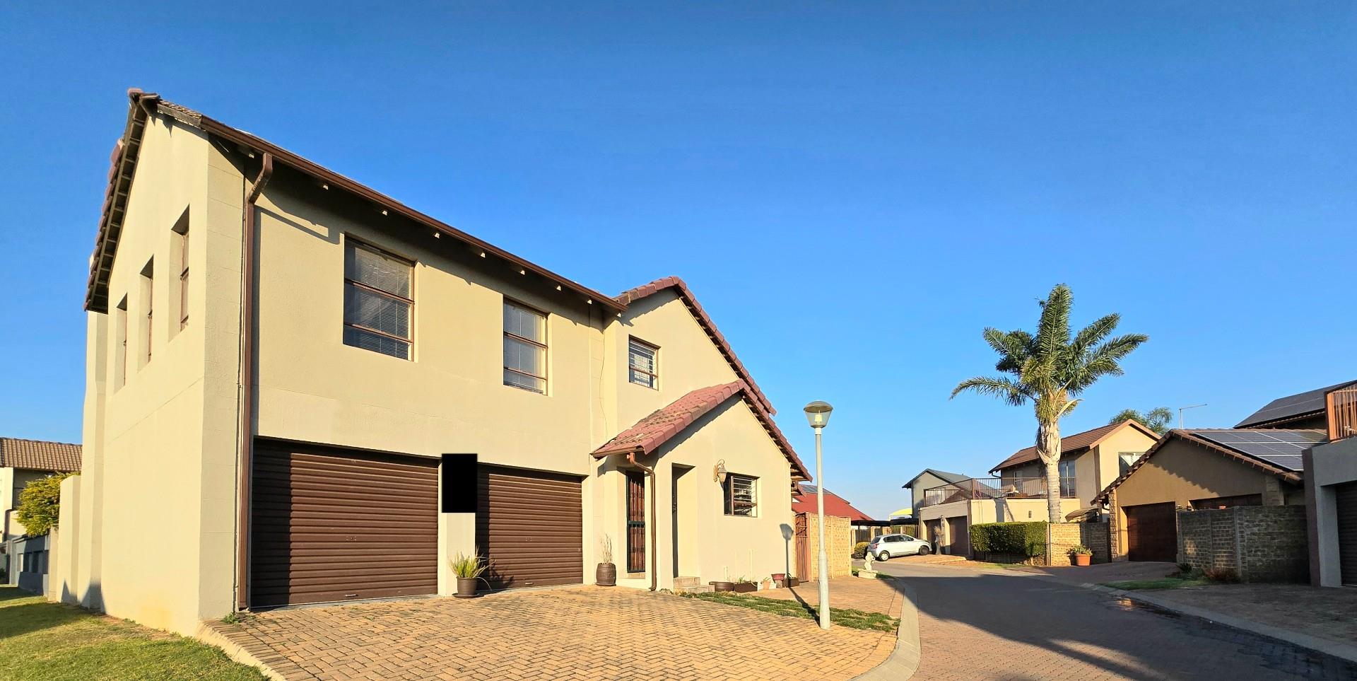 4 Bedroom Townhouse for sale in Brentwood P24114476796