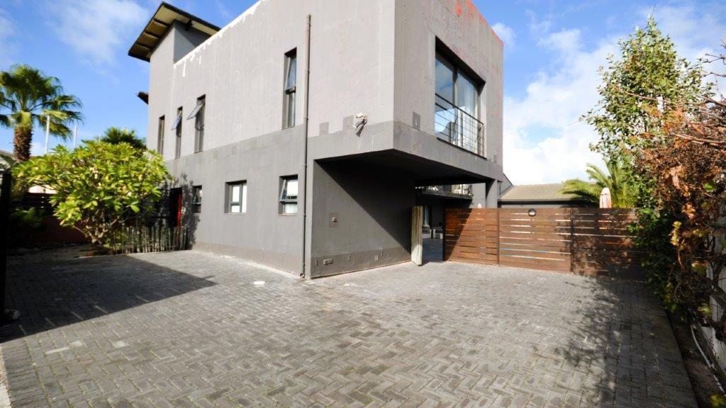 10 Bedroom House for sale in Milnerton Ridge P24114476839