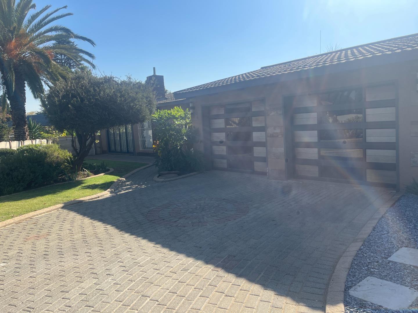 3 Bedroom House for sale in Raceview P24114477040