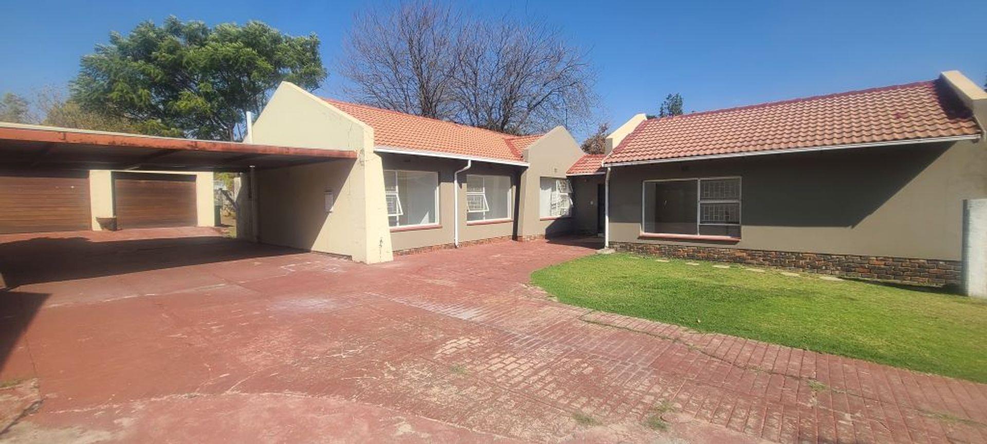 3 Bedroom House for sale in Brackendowns 124 Neville Road P24114477549