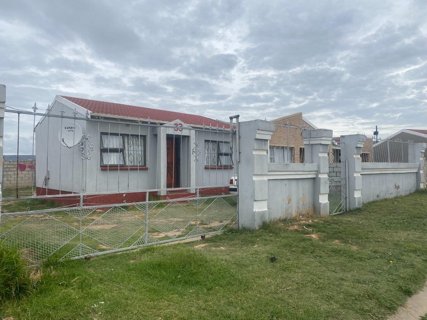 2 Bedroom House for sale in Kwadwesi P24114477648