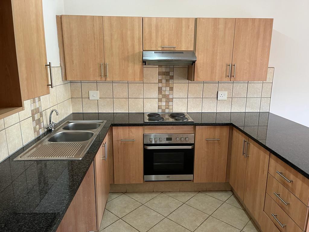 2 Bedroom Apartment / flat to rent in Olympus AH 79 Noah's Place, 79