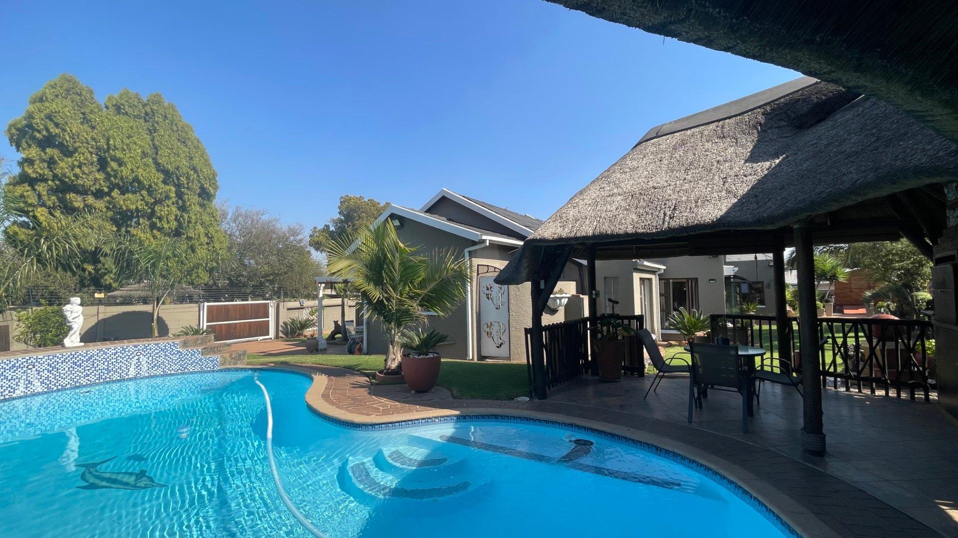 3 Bedroom House for sale in Albemarle Ext 2 P24114477963