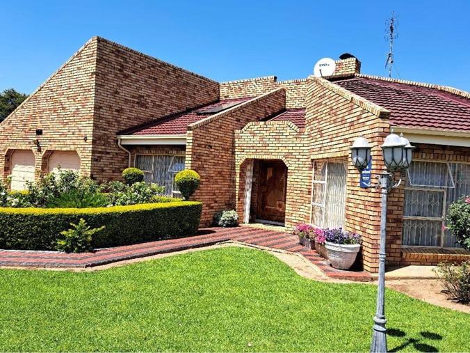 5 Bedroom House for Sale in Mmabatho Unit 6