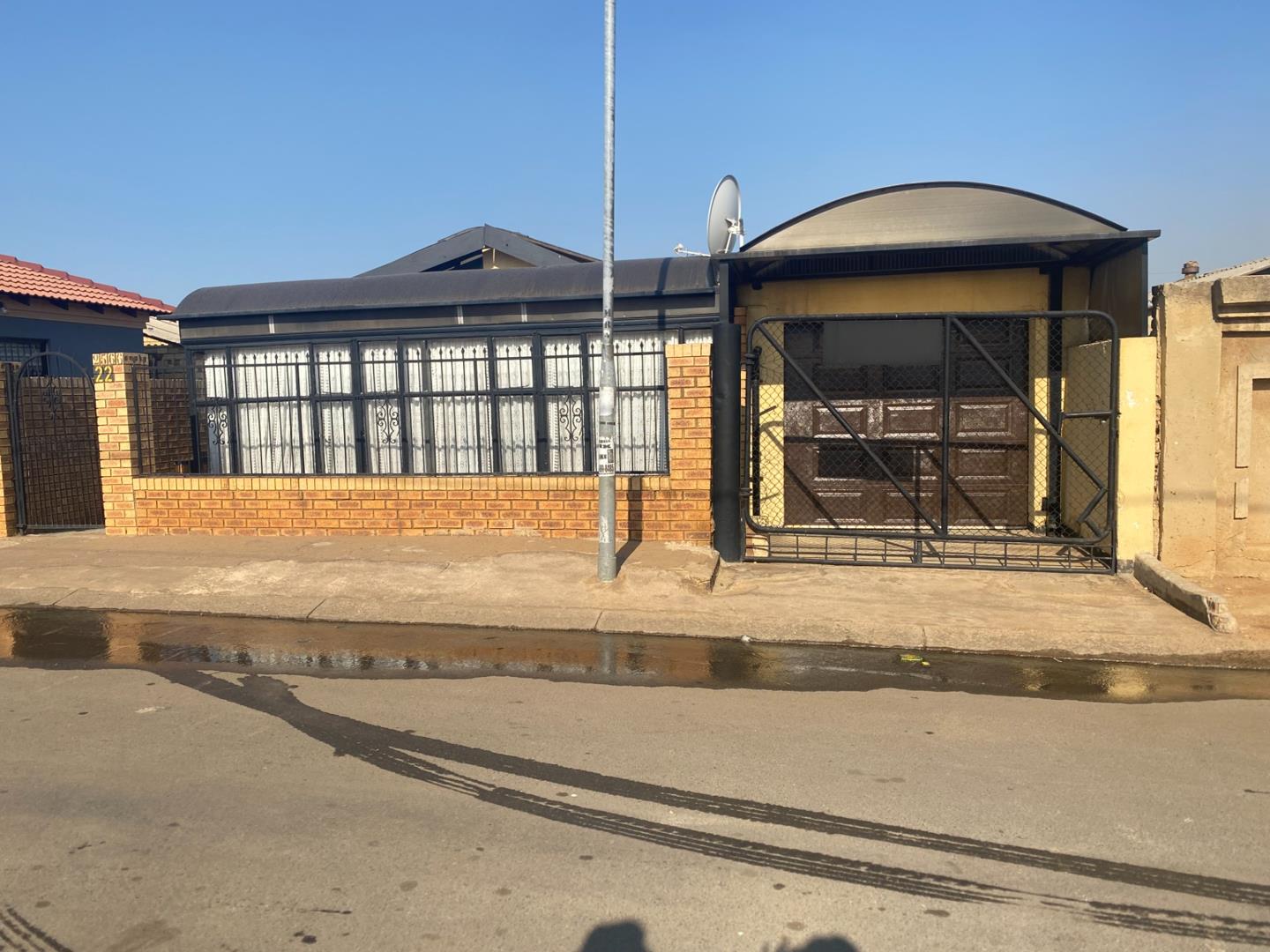 3 Bedroom House for sale in Moroka P24114478303