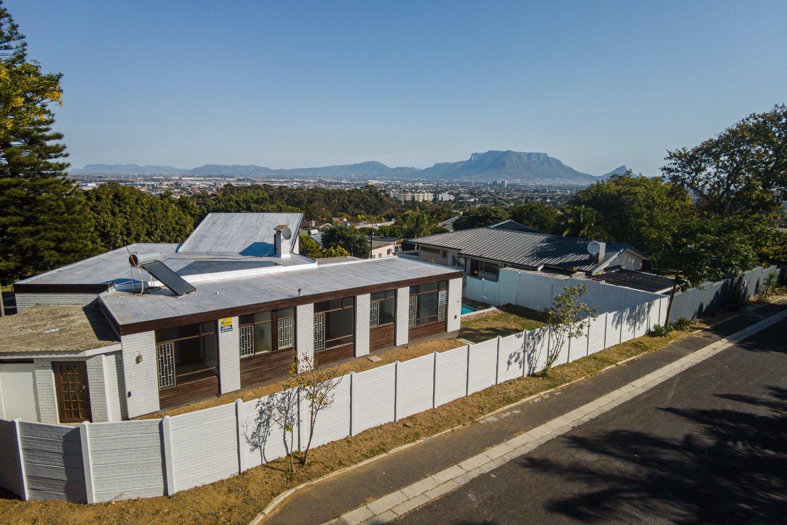 3 Bedroom House for sale in Parow North P24114478518